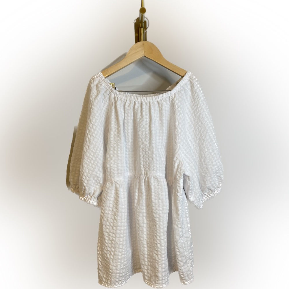 💥 3/$20 - Woman’s White Blouse Size L Old Navy
